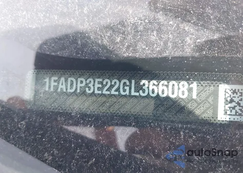 2016 Ford Focus S z USA, uszkodzony, nr VIN 1FADP3E22GL366081